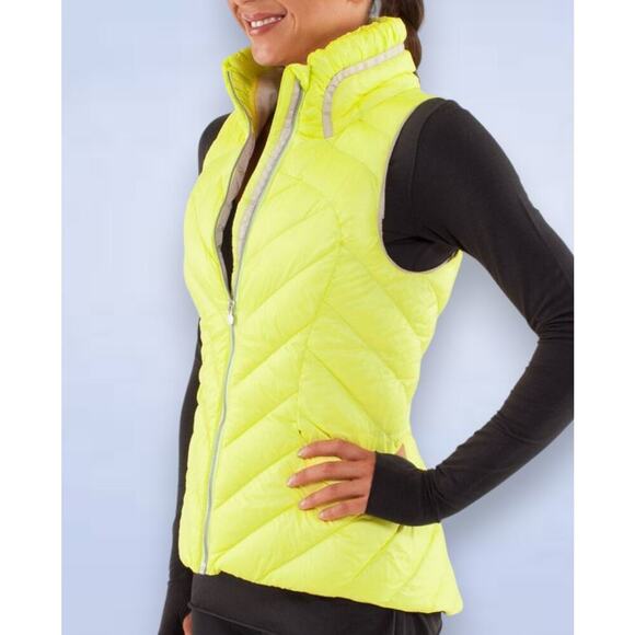 Lululemon Down Town Vest in Split Pea - Size 8 - Picture 1 of 9